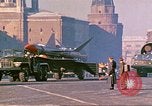 Standbild armor Parade Moskau Russland Sowjetunion, 1974, aus Sekunde 47 historischem Filmmaterial Videoclip 65675059491