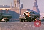 Standbild armor Parade Moskau Russland Sowjetunion, 1974, aus Sekunde 56 historischem Filmmaterial Videoclip 65675059491