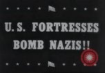 Standbild American 8th Air Force B-17 Bombers erste schwere Tageslicht-Bombardierung raid England, Vereinigtes Königreich, 1942, aus Sekunde 9 historischem Filmmaterial Videoclip 65675059496