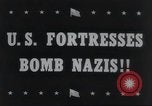 Standbild American 8th Air Force B-17 Bombers erste schwere Tageslicht-Bombardierung raid England, Vereinigtes Königreich, 1942, aus Sekunde 11 historischem Filmmaterial Videoclip 65675059496