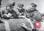 Standbild American 8th Air Force B-17 Bombers erste schwere Tageslicht-Bombardierung raid England, Vereinigtes Königreich, 1942, aus Sekunde 19 historischem Filmmaterial Videoclip 65675059496