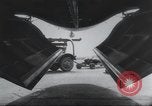 Standbild American 8th Air Force B-17 Bombers erste schwere Tageslicht-Bombardierung raid England, Vereinigtes Königreich, 1942, aus Sekunde 26 historischem Filmmaterial Videoclip 65675059496