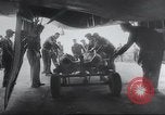 Standbild American 8th Air Force B-17 Bombers erste schwere Tageslicht-Bombardierung raid England, Vereinigtes Königreich, 1942, aus Sekunde 27 historischem Filmmaterial Videoclip 65675059496