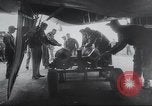 Standbild American 8th Air Force B-17 Bombers erste schwere Tageslicht-Bombardierung raid England, Vereinigtes Königreich, 1942, aus Sekunde 28 historischem Filmmaterial Videoclip 65675059496