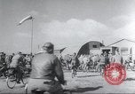 Standbild American 8th Air Force B-17 Bombers erste schwere Tageslicht-Bombardierung raid England, Vereinigtes Königreich, 1942, aus Sekunde 31 historischem Filmmaterial Videoclip 65675059496