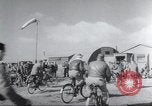 Standbild American 8th Air Force B-17 Bombers erste schwere Tageslicht-Bombardierung raid England, Vereinigtes Königreich, 1942, aus Sekunde 32 historischem Filmmaterial Videoclip 65675059496