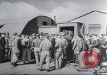 Standbild American 8th Air Force B-17 Bombers erste schwere Tageslicht-Bombardierung raid England, Vereinigtes Königreich, 1942, aus Sekunde 35 historischem Filmmaterial Videoclip 65675059496