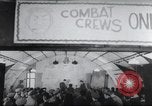 Standbild American 8th Air Force B-17 Bombers erste schwere Tageslicht-Bombardierung raid England, Vereinigtes Königreich, 1942, aus Sekunde 37 historischem Filmmaterial Videoclip 65675059496