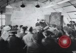 Standbild American 8th Air Force B-17 Bombers erste schwere Tageslicht-Bombardierung raid England, Vereinigtes Königreich, 1942, aus Sekunde 43 historischem Filmmaterial Videoclip 65675059496