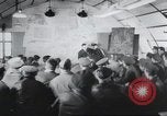 Standbild American 8th Air Force B-17 Bombers erste schwere Tageslicht-Bombardierung raid England, Vereinigtes Königreich, 1942, aus Sekunde 45 historischem Filmmaterial Videoclip 65675059496