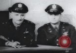 Standbild Brigadier General Ira Eaker Führer von Amerikas erste schwere Bombardierung Mission in Zweiten Weltkrieg Vereinigtes Königreich, 1942, aus Sekunde 5 historischem Filmmaterial Videoclip 65675059500