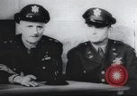Standbild Brigadier General Ira Eaker Führer von Amerikas erste schwere Bombardierung Mission in Zweiten Weltkrieg Vereinigtes Königreich, 1942, aus Sekunde 16 historischem Filmmaterial Videoclip 65675059500