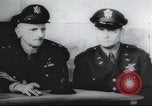 Standbild Brigadier General Ira Eaker Führer von Amerikas erste schwere Bombardierung Mission in Zweiten Weltkrieg Vereinigtes Königreich, 1942, aus Sekunde 27 historischem Filmmaterial Videoclip 65675059500