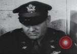 Standbild Brigadier General Ira Eaker Führer von Amerikas erste schwere Bombardierung Mission in Zweiten Weltkrieg Vereinigtes Königreich, 1942, aus Sekunde 29 historischem Filmmaterial Videoclip 65675059500