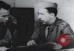 Standbild Intelligenz debriefing England, 1942, aus Sekunde 10 historischem Filmmaterial Videoclip 65675059501