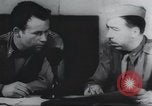 Standbild Intelligenz debriefing England, 1942, aus Sekunde 11 historischem Filmmaterial Videoclip 65675059501