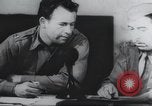 Standbild Intelligenz debriefing England, 1942, aus Sekunde 12 historischem Filmmaterial Videoclip 65675059501