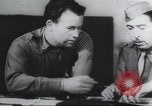 Standbild Intelligenz debriefing England, 1942, aus Sekunde 13 historischem Filmmaterial Videoclip 65675059501