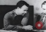 Standbild Intelligenz debriefing England, 1942, aus Sekunde 17 historischem Filmmaterial Videoclip 65675059501