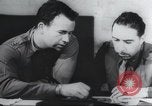 Standbild Intelligenz debriefing England, 1942, aus Sekunde 23 historischem Filmmaterial Videoclip 65675059501