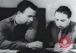 Standbild Intelligenz debriefing England, 1942, aus Sekunde 24 historischem Filmmaterial Videoclip 65675059501