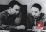 Standbild Intelligenz debriefing England, 1942, aus Sekunde 27 historischem Filmmaterial Videoclip 65675059501