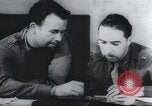 Standbild Intelligenz debriefing England, 1942, aus Sekunde 29 historischem Filmmaterial Videoclip 65675059501