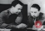Standbild Intelligenz debriefing England, 1942, aus Sekunde 31 historischem Filmmaterial Videoclip 65675059501