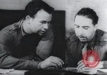 Standbild Intelligenz debriefing England, 1942, aus Sekunde 33 historischem Filmmaterial Videoclip 65675059501