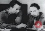Standbild Intelligenz debriefing England, 1942, aus Sekunde 40 historischem Filmmaterial Videoclip 65675059501