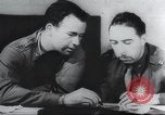 Standbild Intelligenz debriefing England, 1942, aus Sekunde 43 historischem Filmmaterial Videoclip 65675059501