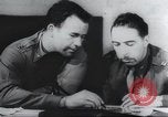 Standbild Intelligenz debriefing England, 1942, aus Sekunde 44 historischem Filmmaterial Videoclip 65675059501