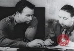 Standbild Intelligenz debriefing England, 1942, aus Sekunde 57 historischem Filmmaterial Videoclip 65675059501