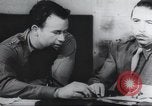 Standbild Intelligenz debriefing England, 1942, aus Sekunde 61 historischem Filmmaterial Videoclip 65675059501