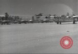 Immagine di Aviosuperficie di Nadzab complessa Nuova Guinea, 1944, secondo 30 filmato di repertorio 65675059507