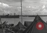 Image Destruction sur l'île Wakde de raid aérien japonais Wakde Island Nouvelle Guinée, 1944, de la seconde 28 séquences d'archives historiques vidéo 65675059508
