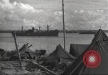 Image Destruction sur l'île Wakde de raid aérien japonais Wakde Island Nouvelle Guinée, 1944, de la seconde 30 séquences d'archives historiques vidéo 65675059508