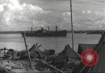 Image Destruction sur l'île Wakde de raid aérien japonais Wakde Island Nouvelle Guinée, 1944, de la seconde 31 séquences d'archives historiques vidéo 65675059508