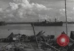 Image Destruction sur l'île Wakde de raid aérien japonais Wakde Island Nouvelle Guinée, 1944, de la seconde 33 séquences d'archives historiques vidéo 65675059508
