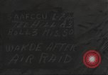 Standbild Hinterlassenschaft der japanischen Luftangriff auf US-Flugplatz gehalten Wakde Insel Neuguinea, 1944, aus Sekunde 4 historischem Filmmaterial Videoclip 65675059509