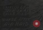Standbild Hinterlassenschaft der japanischen Luftangriff auf US-Flugplatz gehalten Wakde Insel Neuguinea, 1944, aus Sekunde 8 historischem Filmmaterial Videoclip 65675059509