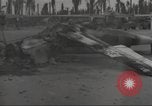 Standbild Hinterlassenschaft der japanischen Luftangriff auf US-Flugplatz gehalten Wakde Insel Neuguinea, 1944, aus Sekunde 10 historischem Filmmaterial Videoclip 65675059509