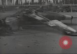 Standbild Hinterlassenschaft der japanischen Luftangriff auf US-Flugplatz gehalten Wakde Insel Neuguinea, 1944, aus Sekunde 14 historischem Filmmaterial Videoclip 65675059509