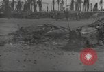 Standbild Hinterlassenschaft der japanischen Luftangriff auf US-Flugplatz gehalten Wakde Insel Neuguinea, 1944, aus Sekunde 19 historischem Filmmaterial Videoclip 65675059509