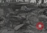 Standbild Hinterlassenschaft der japanischen Luftangriff auf US-Flugplatz gehalten Wakde Insel Neuguinea, 1944, aus Sekunde 21 historischem Filmmaterial Videoclip 65675059509