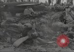 Standbild Hinterlassenschaft der japanischen Luftangriff auf US-Flugplatz gehalten Wakde Insel Neuguinea, 1944, aus Sekunde 23 historischem Filmmaterial Videoclip 65675059509