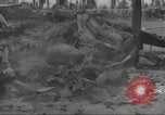 Standbild Hinterlassenschaft der japanischen Luftangriff auf US-Flugplatz gehalten Wakde Insel Neuguinea, 1944, aus Sekunde 26 historischem Filmmaterial Videoclip 65675059509