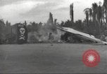 Standbild Hinterlassenschaft der japanischen Luftangriff auf US-Flugplatz gehalten Wakde Insel Neuguinea, 1944, aus Sekunde 31 historischem Filmmaterial Videoclip 65675059509
