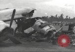 Standbild Hinterlassenschaft der japanischen Luftangriff auf US-Flugplatz gehalten Wakde Insel Neuguinea, 1944, aus Sekunde 36 historischem Filmmaterial Videoclip 65675059509