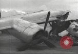 Standbild Hinterlassenschaft der japanischen Luftangriff auf US-Flugplatz gehalten Wakde Insel Neuguinea, 1944, aus Sekunde 39 historischem Filmmaterial Videoclip 65675059509
